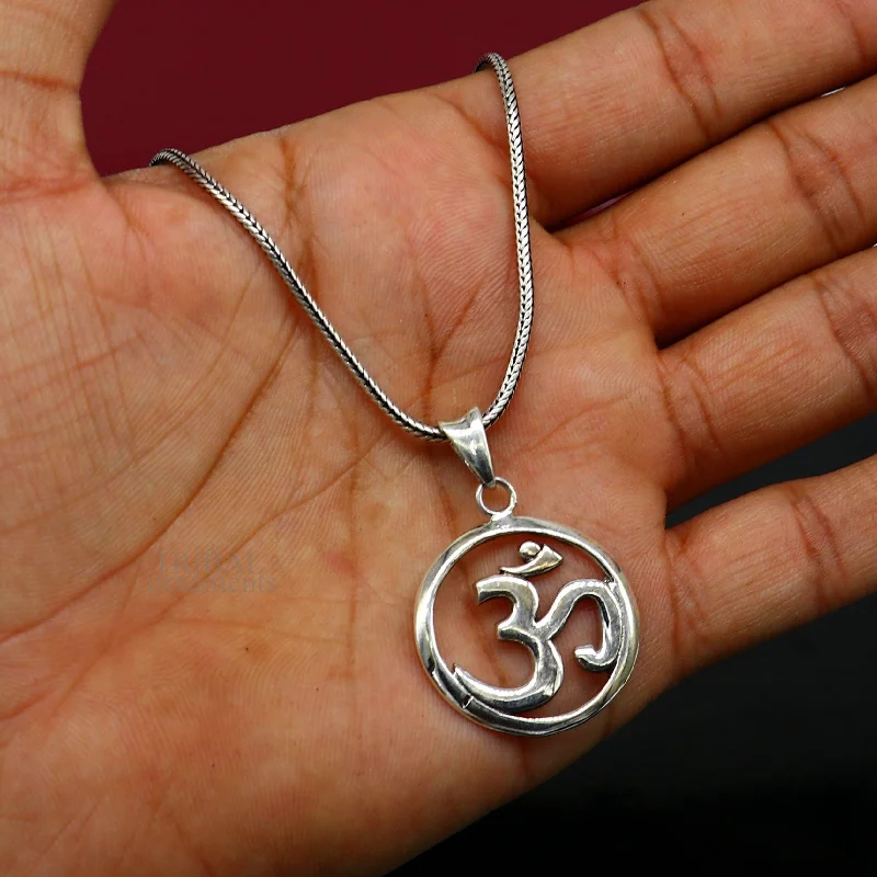 925 sterling silver handmade Hindu mantra 'Aum' OM pendant, amazing stylish good luck pendant personalized jewelry tribal jewelry ssp1593