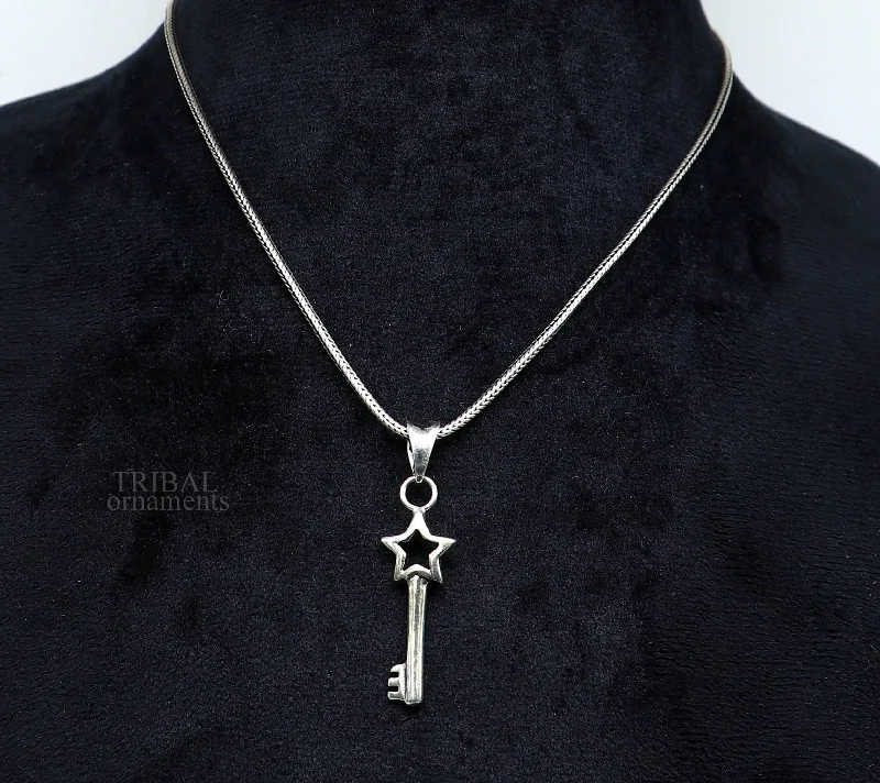 925 sterling silver vintage style handmade key and lock pendant, amazing fancy stylish attractive pendant for boy's and girl's  ssp1422