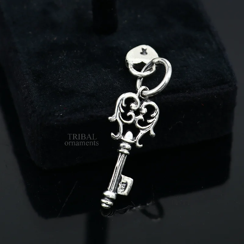 925 sterling silver vintage style handmade key and lock pendant, amazing fancy stylish attractive pendant for boy's and girl's  ssp1632